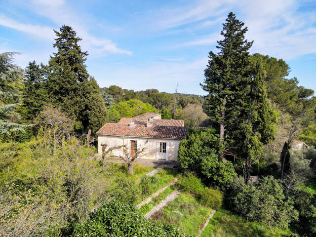 Mazet à rénover sur NIMES — photo du bien