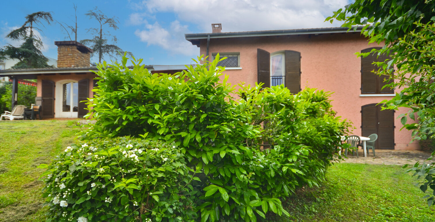 VILLEFRANCHE SUR SAONE CENTRE, MAISON AVEC TERRAIN CONSTRUCTIBLE,2236 m2, PISCINE. — photo 1