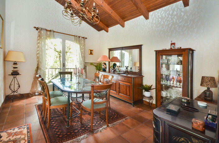 VILLEFRANCHE SUR SAONE CENTRE, MAISON AVEC TERRAIN CONSTRUCTIBLE,2236 m2, PISCINE. — photo 4