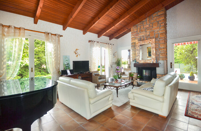 VILLEFRANCHE SUR SAONE CENTRE, MAISON AVEC TERRAIN CONSTRUCTIBLE,2236 m2, PISCINE. — photo 5