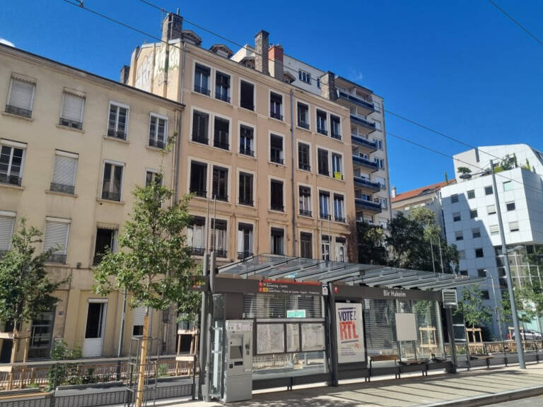 VENTE LYON 69003 - METRO GARIBALDI T2 CACHET 45M2 A RENOVER DANS IMMEUBLE ANCIEN — photo 1
