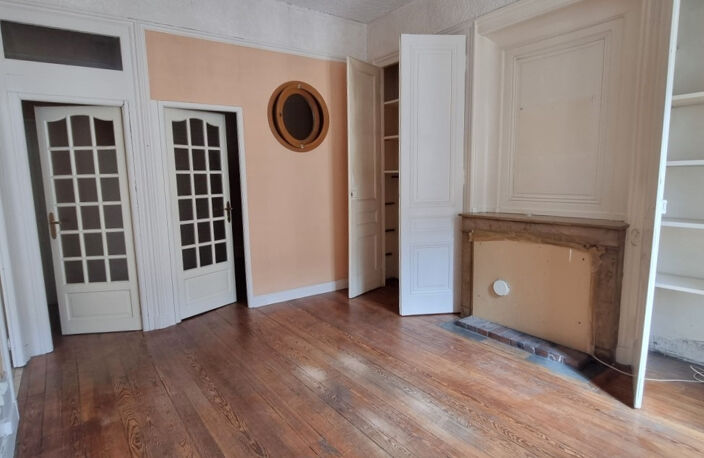 VENTE LYON 69003 - METRO GARIBALDI T2 CACHET 45M2 A RENOVER DANS IMMEUBLE ANCIEN — photo 3