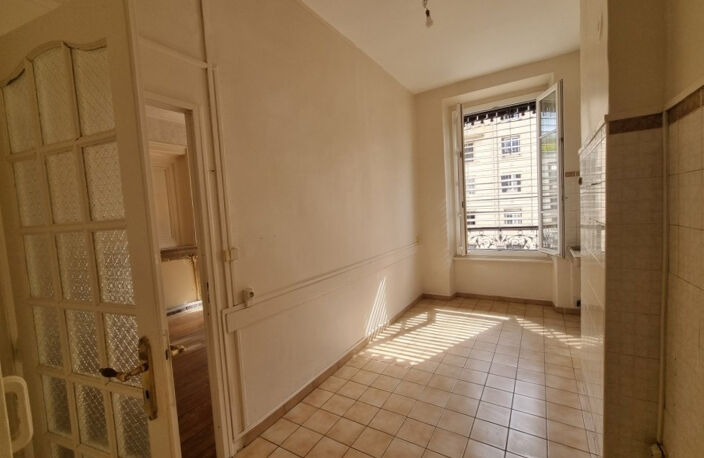 VENTE LYON 69003 - METRO GARIBALDI T2 CACHET 45M2 A RENOVER DANS IMMEUBLE ANCIEN — photo 5