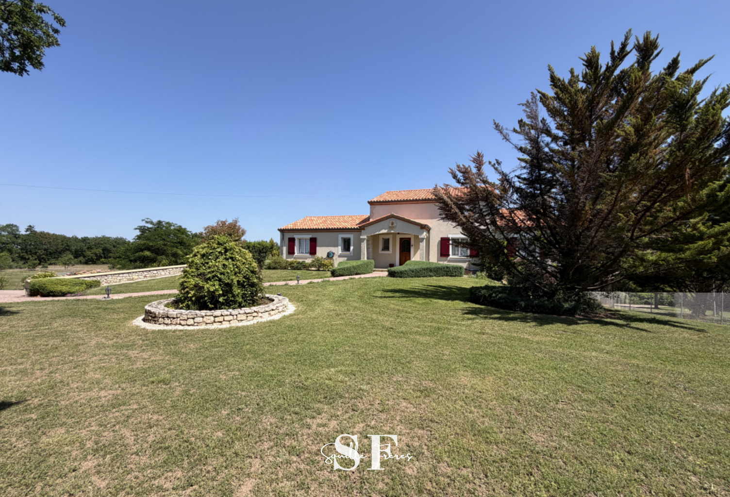 A 30 MINS D'AGEN - BELLE VILLA AVEC PISCINE ET TERRAIN — photo 1