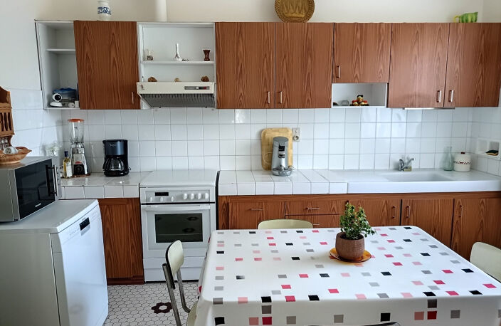 Venez découvrir cette agréable maison semi-enterré sur un jolie terrain arboré de 2243 m2 et clôturé — photo 4
