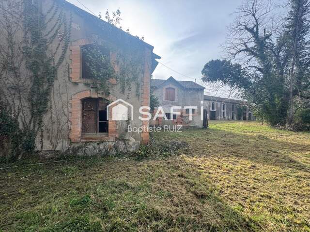 Ensemble de dépendances 500m2 sur 7500 de terrain — photo du bien