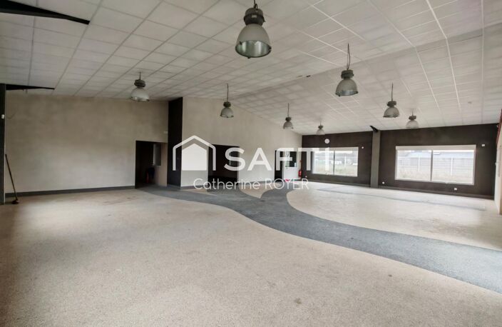 Local commercial avec grand hangar de stockage — photo 2