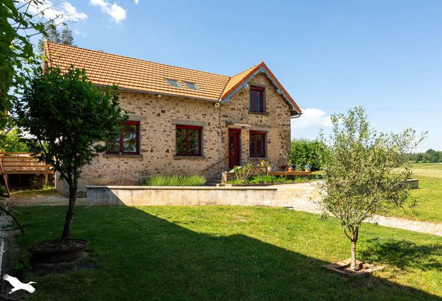Maison en pierre de 4 pièces principales — photo 1