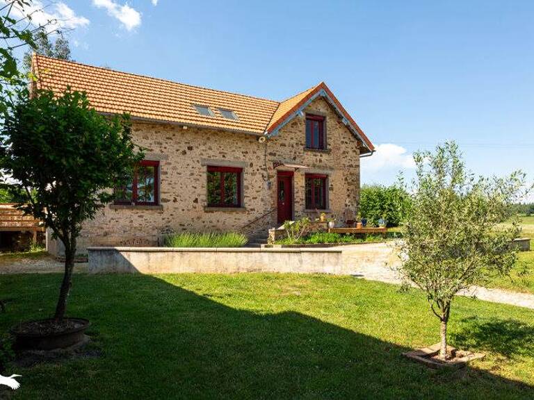 Maison en pierre de 4 pièces principales — photo 1