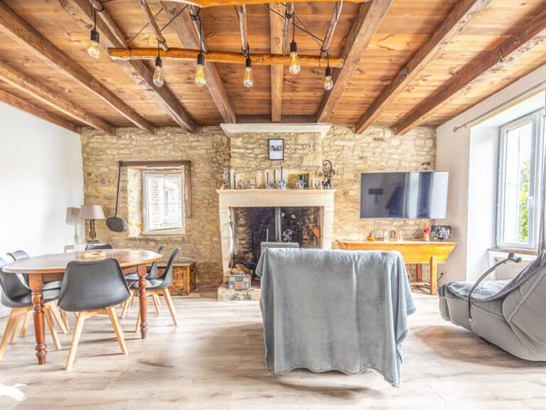 Maison en pierre de 4 pièces principales — photo 1