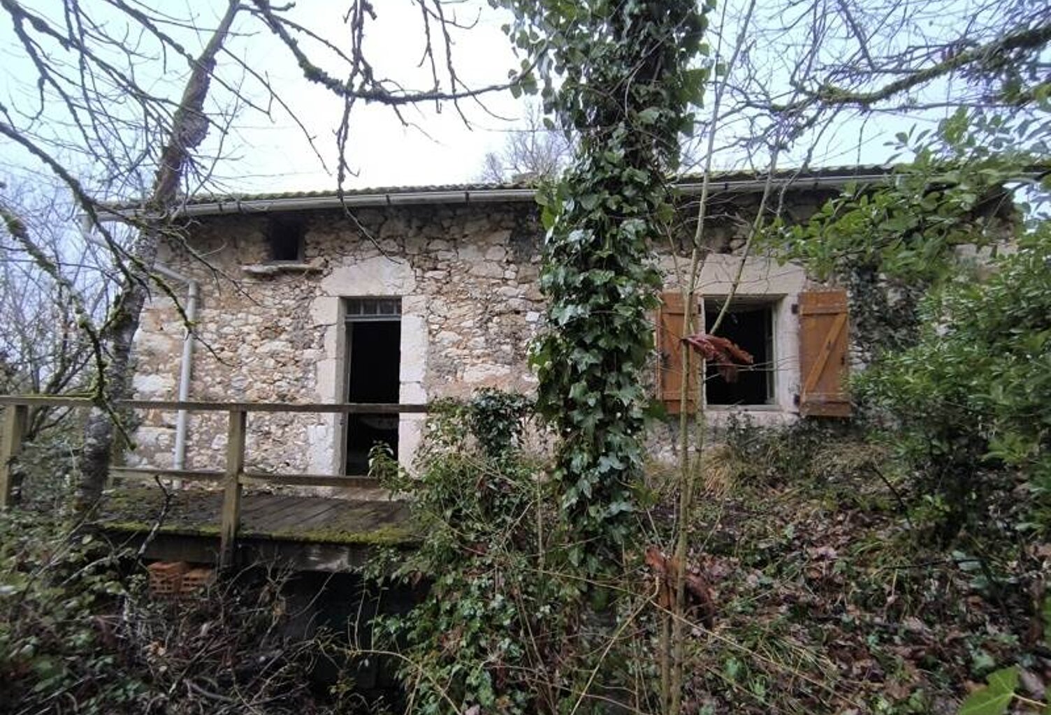 Maison en pierre de 2 pièces principales — photo 1