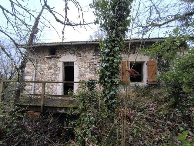 Maison en pierre de 2 pièces principales — photo du bien