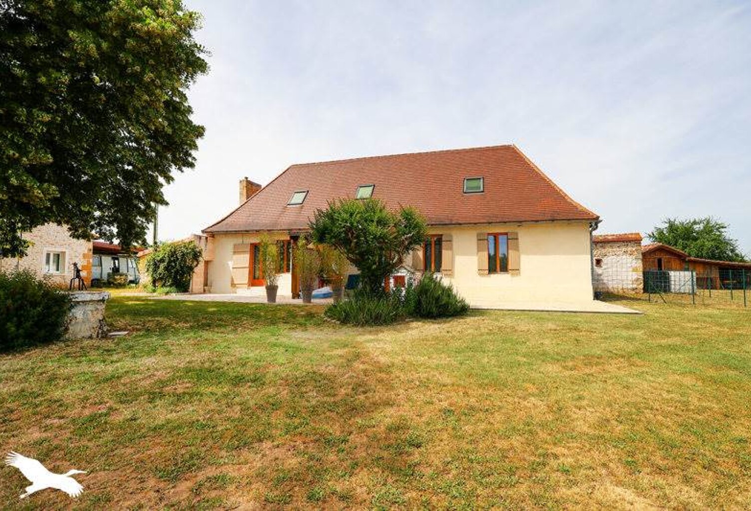 Maison en pierre de 6 pièces principales — photo 1