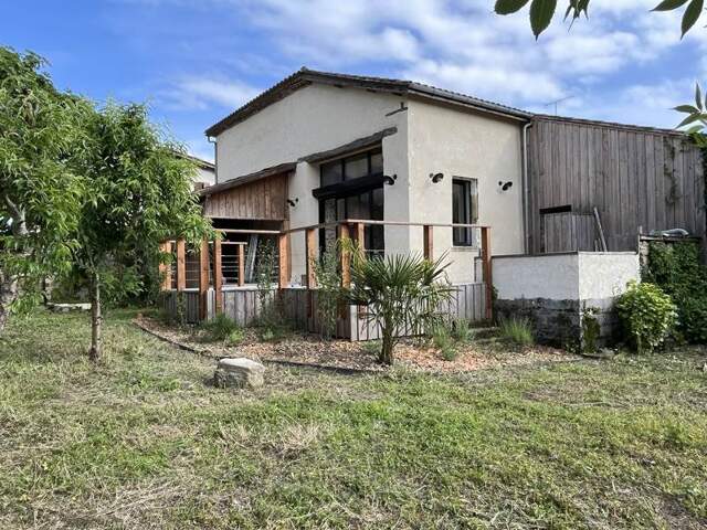 Maison en pierre de 6 pièces principales — photo du bien