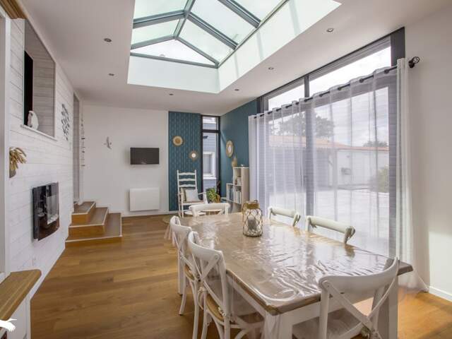 Maison 8 pièces 185 m² à Charron — photo du bien