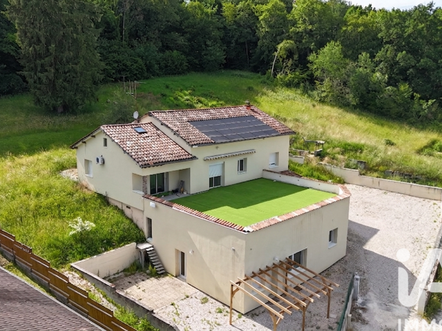 Vente Maison/villa 8 pièces — photo du bien