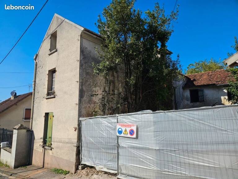 Maison a renover au centre du charmant village de PAVANT — photo 1