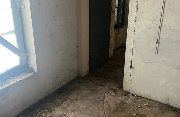 Maison a renover au centre du charmant village de PAVANT — photo 2
