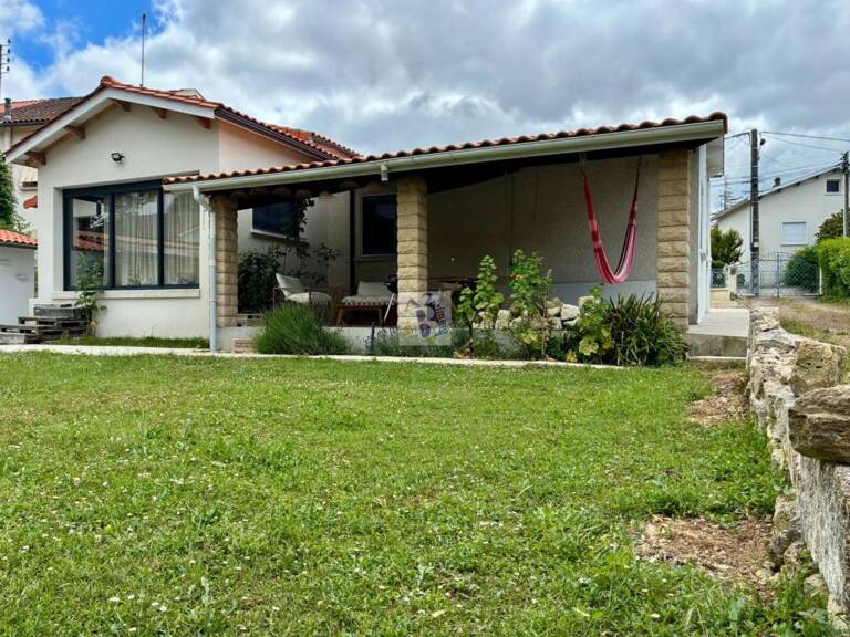 RARE SUR LE SECTEUR! MAISON DE PLAIN PIED AVEC GRAND PARC ARBORE AU COEUR DE L'ISLE D'ESPAGNAC — photo 1