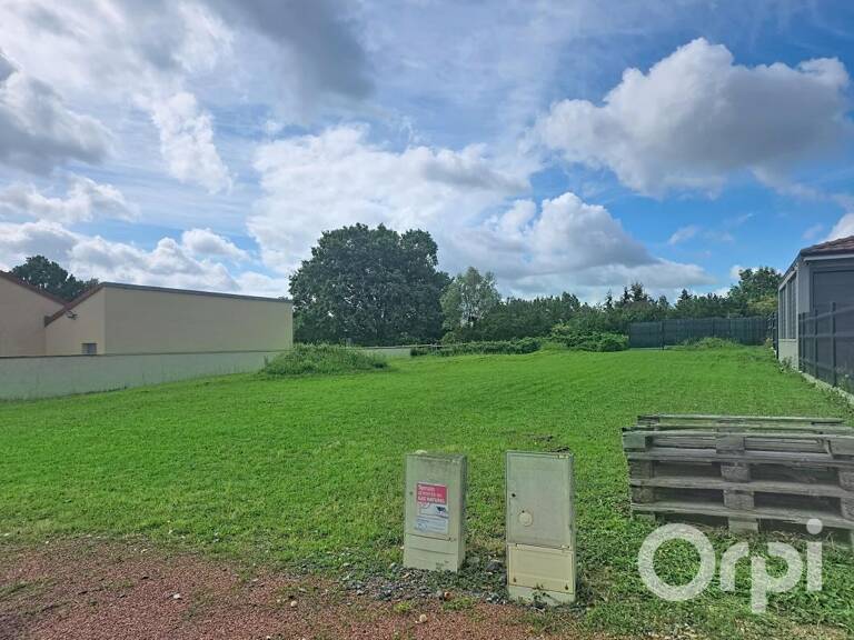 Terrain viabilisé à Bellerive Sur Allier 728 m2 — photo 1