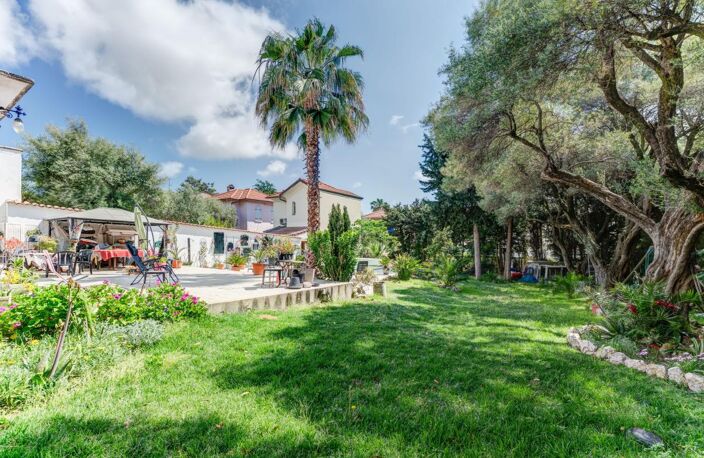 EXCLUSIVITÉ – Villa d'Exception à Juan-les-Pins, à Deux Pas de la Mer — photo 3
