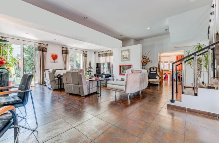 EXCLUSIVITÉ – Villa d'Exception à Juan-les-Pins, à Deux Pas de la Mer — photo 4