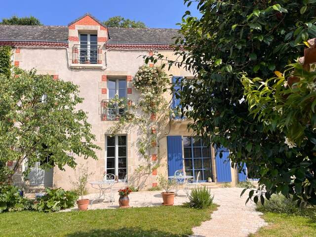 MALLIEVRE, BORD DE SEVRE, CADRE BUCOLIQUE & AUTHENTIQUE, DEMEURE COMPOSEE DE 2 MAISONS JUMELEES AVEC JARDIN, GARAGE, CAVE, 287000€ FAI — photo du bien