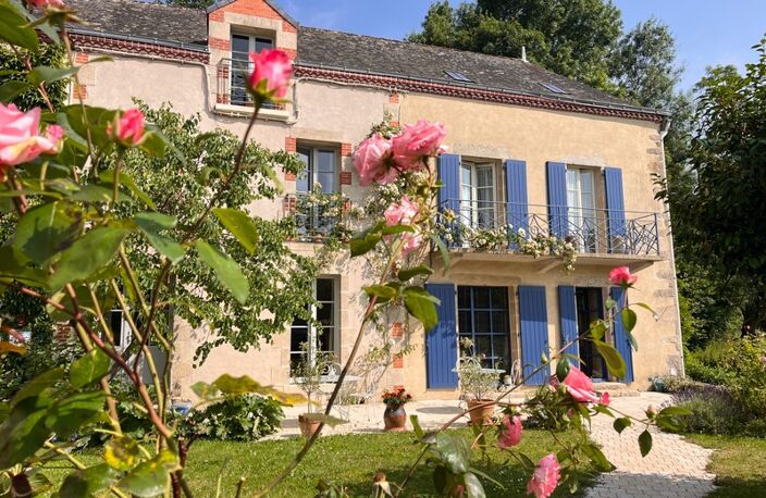 MALLIEVRE, BORD DE SEVRE, CADRE BUCOLIQUE & AUTHENTIQUE, DEMEURE COMPOSEE DE 2 MAISONS JUMELEES AVEC JARDIN, GARAGE, CAVE, 287000€ FAI — photo 2