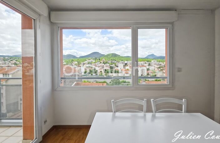 T3 5ème étage – Vue chaîne des Puys & balcon – Centre Clermont-Ferrand – DPE C / GES A — photo 3