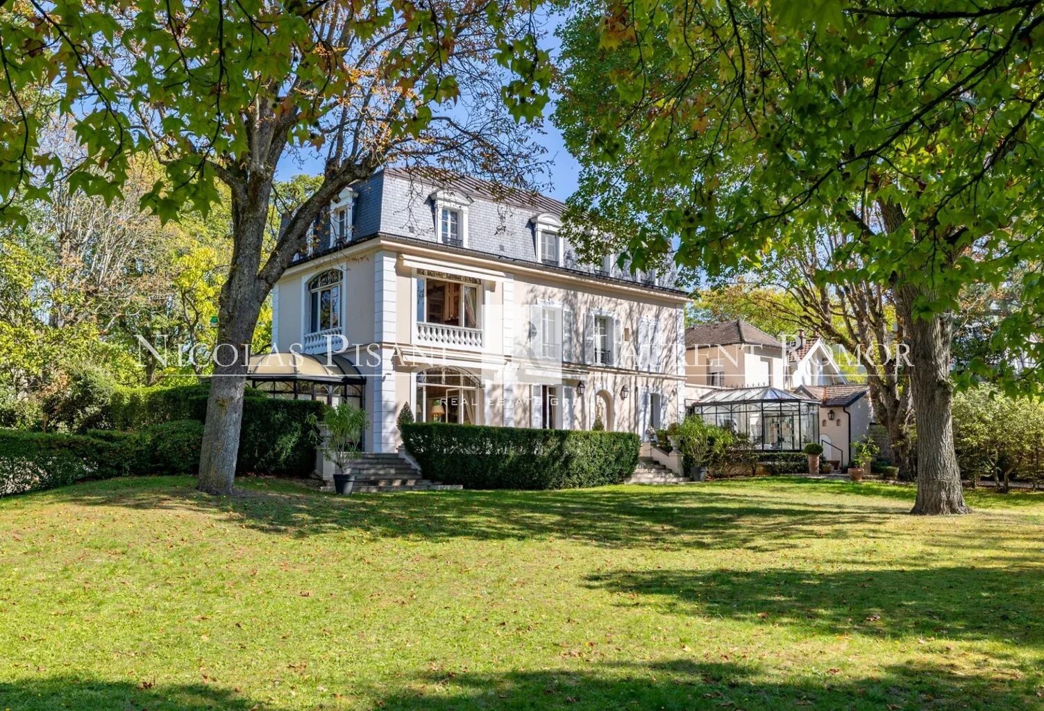EXCLUSIVITÉ - Le Vésinet - Élégante maison de maître au cœur d’u — photo 1