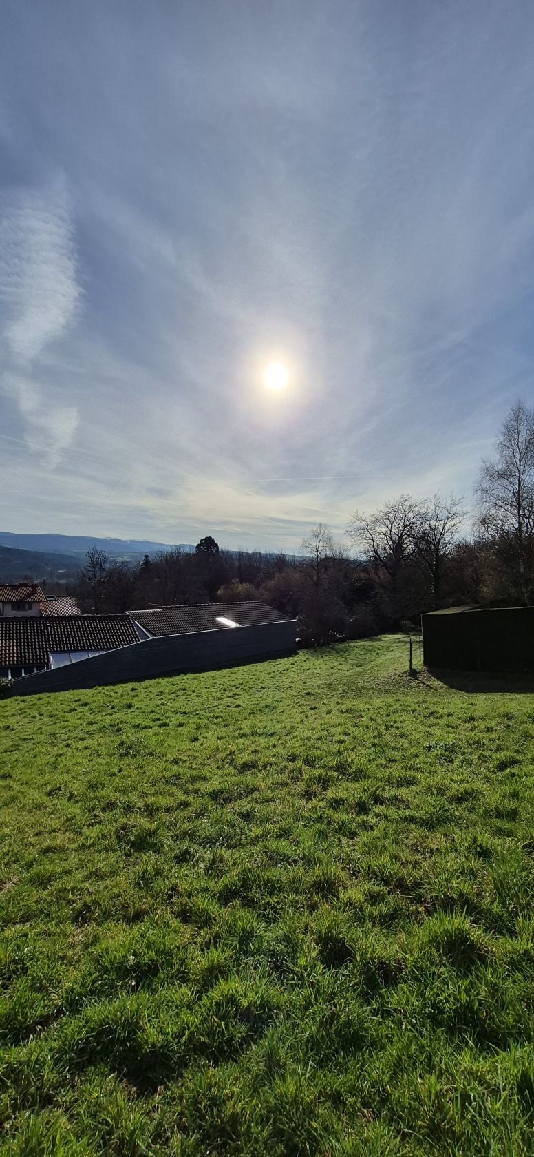 Terrain à bâtir de 1316 m² à COURPIERE (63)