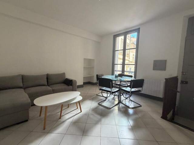 Appartement À Louer — photo du bien