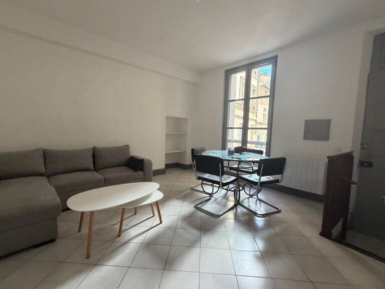 Appartement À Louer — photo 1