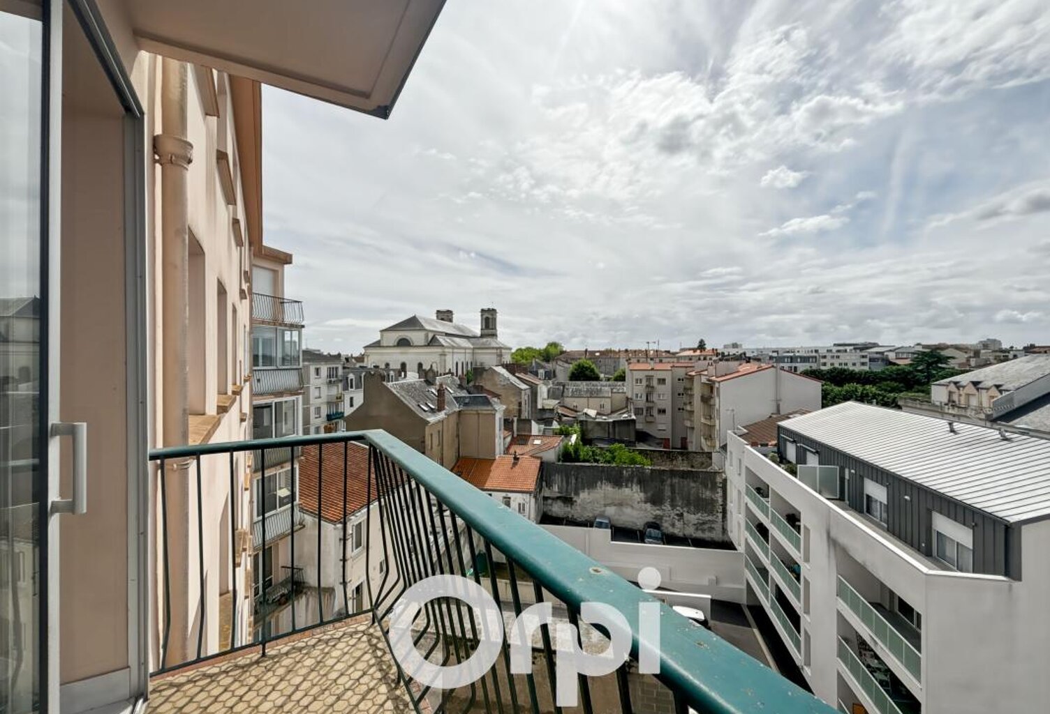 Appartement T3 lumineux avec ascenseur, deux balcons et cave – Hyper-centre de La Roche-sur-Yon — photo 1