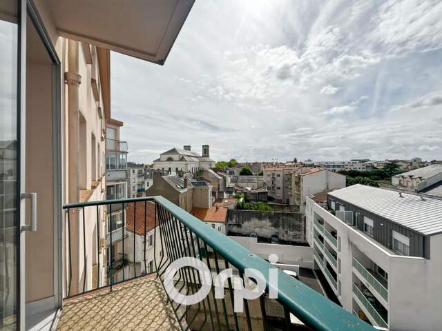Appartement T3 lumineux avec ascenseur, deux balcons et cave – Hyper-centre de La Roche-sur-Yon — photo du bien