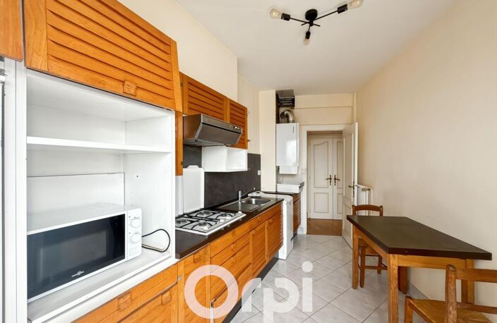 Appartement T3 lumineux avec ascenseur, deux balcons et cave – Hyper-centre de La Roche-sur-Yon — photo 3