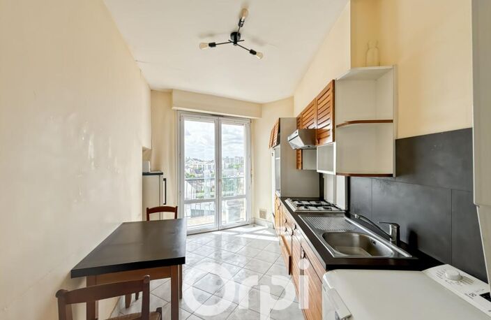Appartement T3 lumineux avec ascenseur, deux balcons et cave – Hyper-centre de La Roche-sur-Yon — photo 4