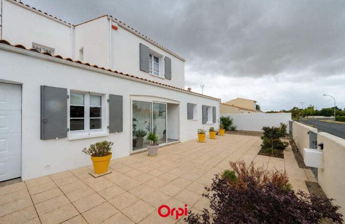 Maison familiale à Angoulins comprenant quatre chambres, dont une de 14 m² au rez-de-chaussée, avec salle d’eau et un WC séparé — photo 3
