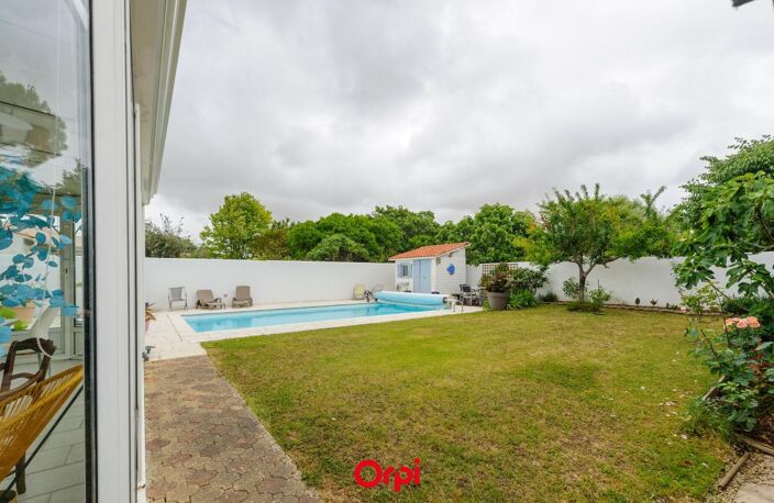 Maison familiale à Angoulins comprenant quatre chambres, dont une de 14 m² au rez-de-chaussée, avec salle d’eau et un WC séparé — photo 4