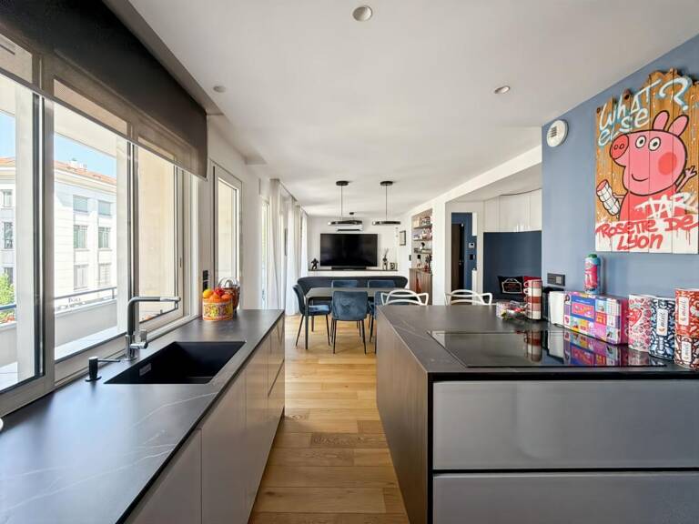 Appartement familial entièrement rénové avec balcon à vivre, garage — photo 1