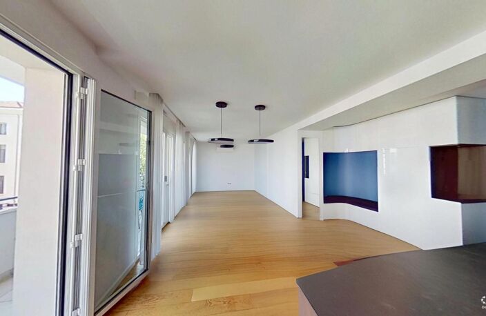 Appartement familial entièrement rénové avec balcon à vivre, garage — photo 4