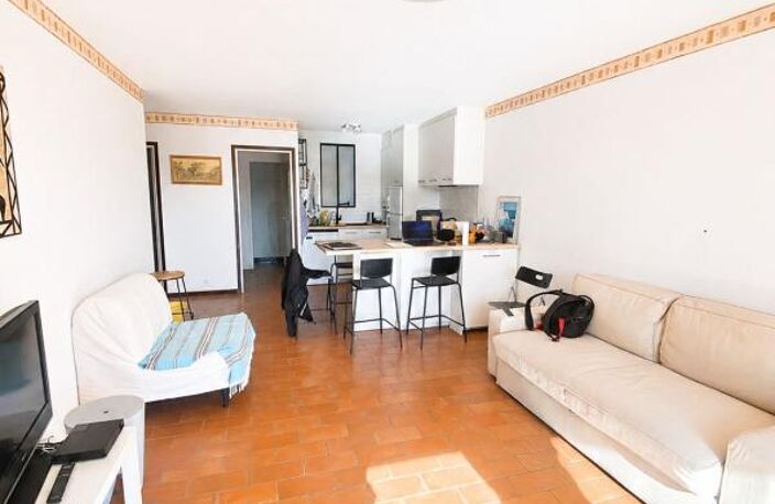 Appartement À Vendre Type 2 48 m² dernier étage - Domaine de la coudoulière — photo 2