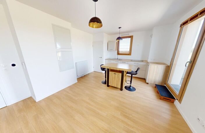 GRAND HAMEAU - F2 AVEC GRANDE TERRASSE, ASCENSEUR ET STATIONNEMENT PRIVATIF — photo 2