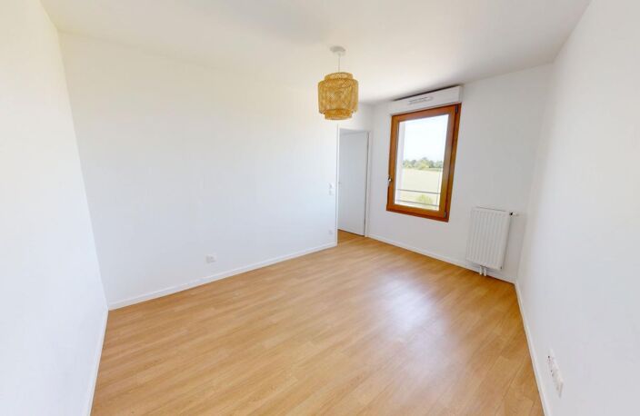 GRAND HAMEAU - F2 AVEC GRANDE TERRASSE, ASCENSEUR ET STATIONNEMENT PRIVATIF — photo 5