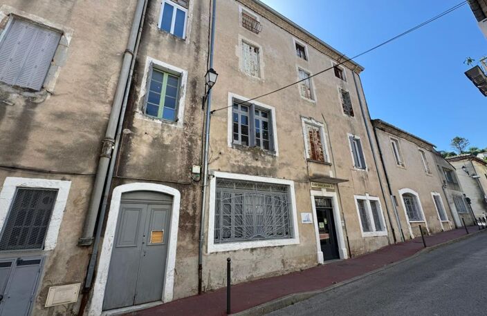 ENSEMBLE IMMOBILIER DE 1178m² à vendre avec terrain de 1800m² au centre du village historique de SAINT-AMBROIX — photo 2