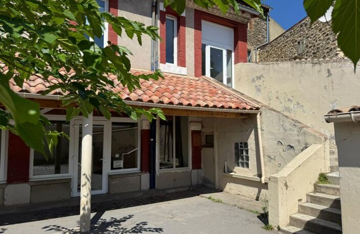 ENSEMBLE IMMOBILIER DE 1178m² à vendre avec terrain de 1800m² au centre du village historique de SAINT-AMBROIX — photo 3
