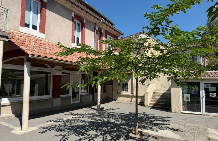 ENSEMBLE IMMOBILIER DE 1178m² à vendre avec terrain de 1800m² au centre du village historique de SAINT-AMBROIX — photo 4
