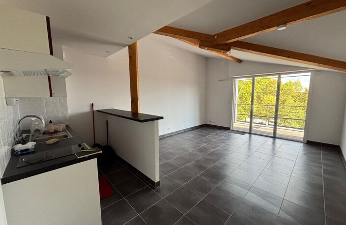 Appartement à vendre – T2 avec terrasse – Quartier des Carmes — photo 2