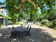 Rare et authentique - Mas de 214 m² - 5 chambres - Piscine - Terrain 1.7 ha — photo 2