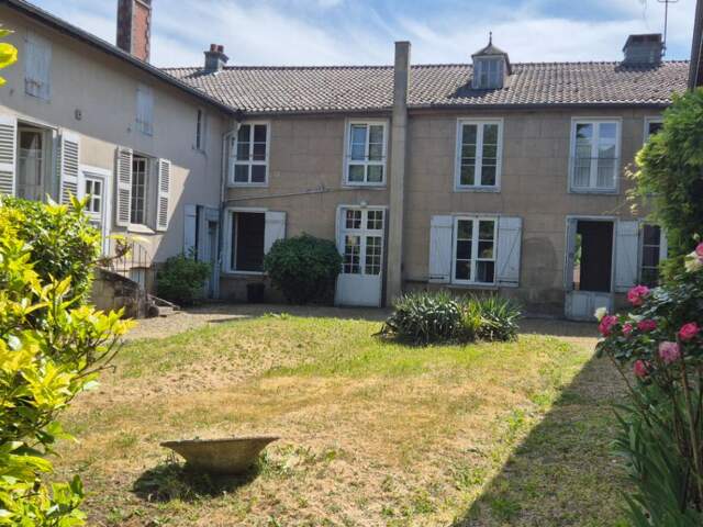 Belle Maison Bourgeoise à Réhabiliter de 396 m² avec Cour, Caves, Chaufferie Gaz, Greniers, Dépendances et Terrain clos et paysager de 2147 m² — photo du bien